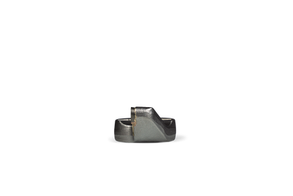 Outil HRT® compatible avec les dessoucheuses Rayco, FSI, Carlton et Vermeer. Outil gauche avec trous de fixation.