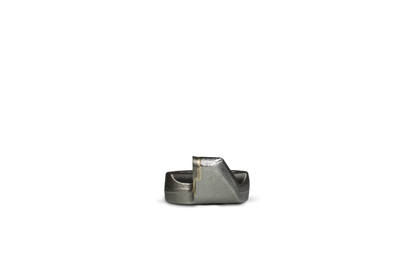 Outil HRT® compatible avec les dessoucheuses Rayco, FSI, Carlton et Vermeer. Outil gauche avec trous filetés UNF 5/8"